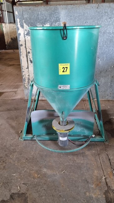 LOT 27 Vermeeren Fert Bait spreader
