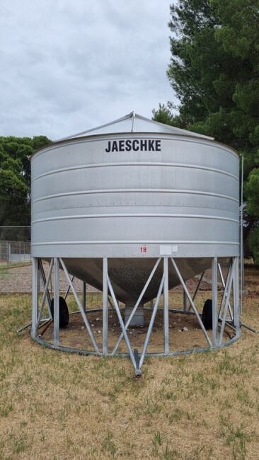 LOT 28 No.18 Jaeschke Field Bin 32T