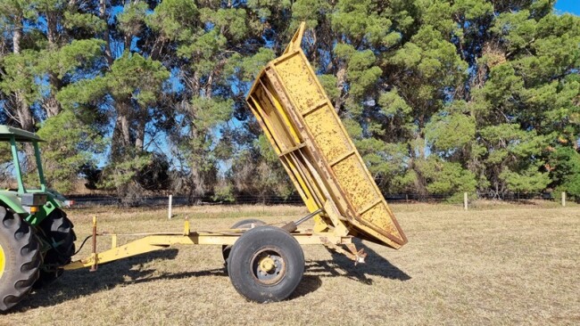 LOT 40 Bourne Tipper trailer 11ft 2