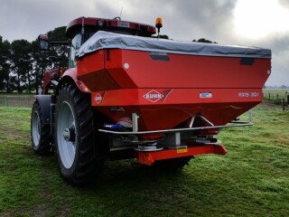 LOT 48 Kuhn Fert spreader AXIS30.1 1