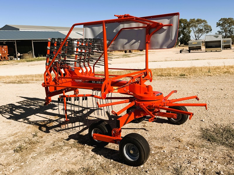 Lot 03 Kuhn GA4121 GM Hay Rake 3