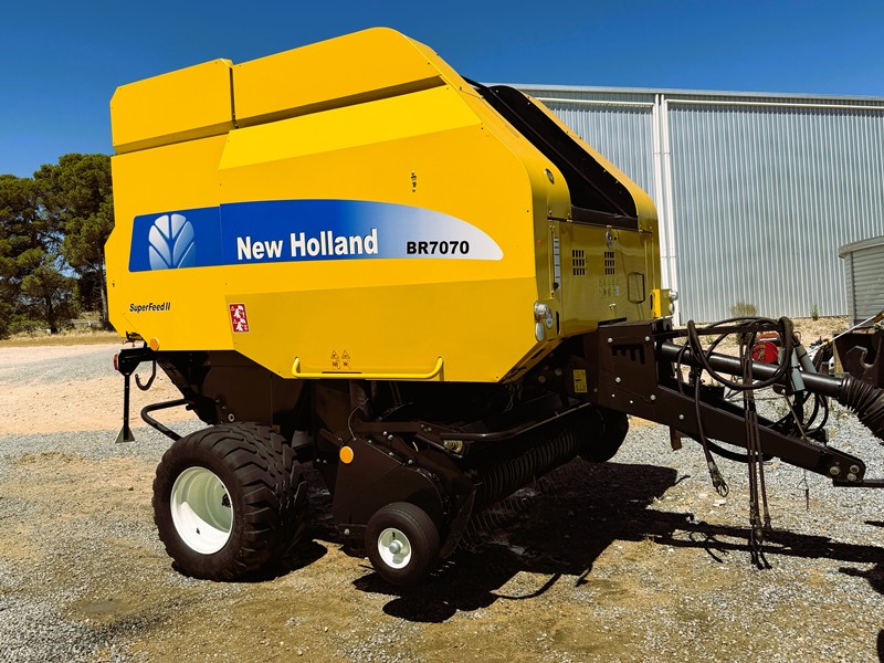 Lot 04 2012 New Holland Round Baler BR7070 2