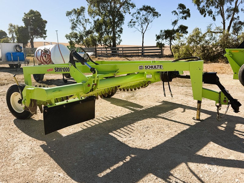Lot 12 Schulte Aussie SRW 1000 Stone Rake 1