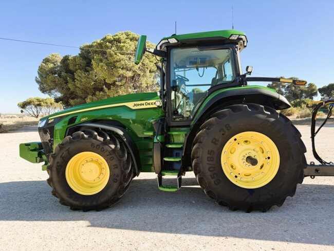 Lot 25 2021 John Deere 8R 280hp Tractor 2