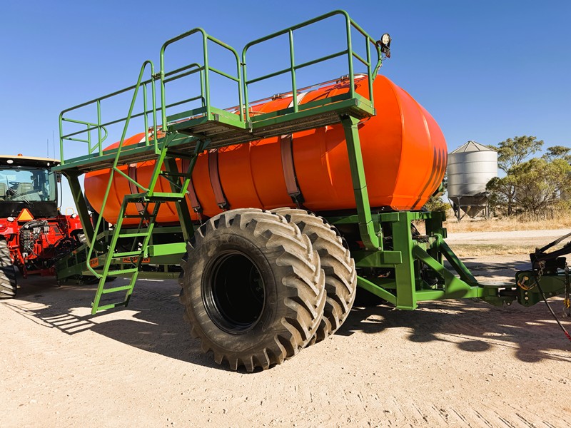 Lot 28 1 Ausplow 19500 litre Airseeder 4