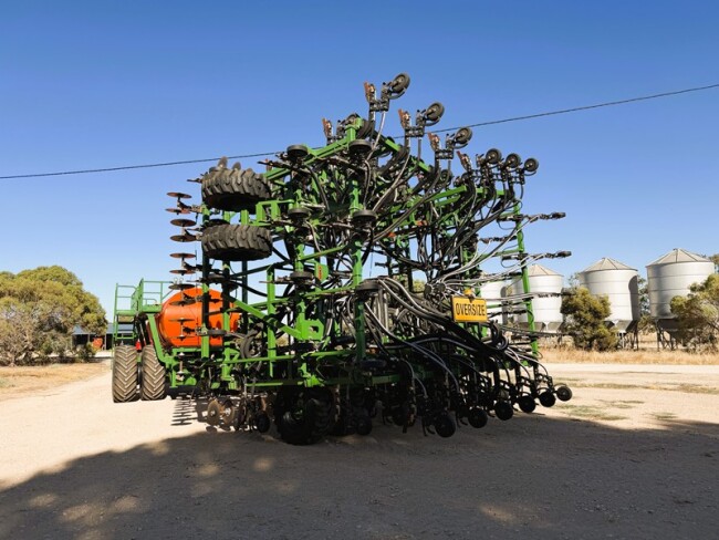 Lot 28 2 60ft DBS Bar 2