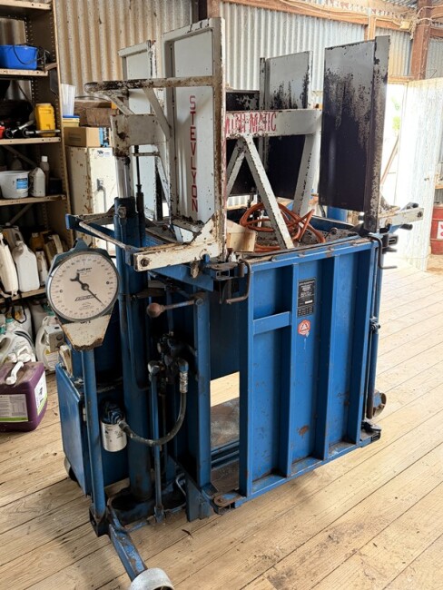 Lot 38 StevLyon Wool Press 15 Amp Motor 2