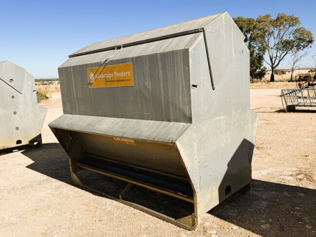 Lot 58 1 x Advantage Feeder