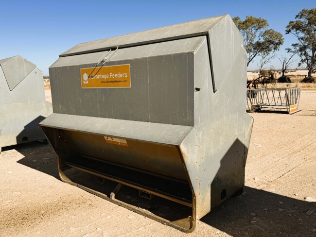 Lot 59 1 x Advantage Feeder