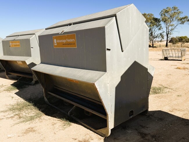 Lot 61 1 x Advantage Feeder