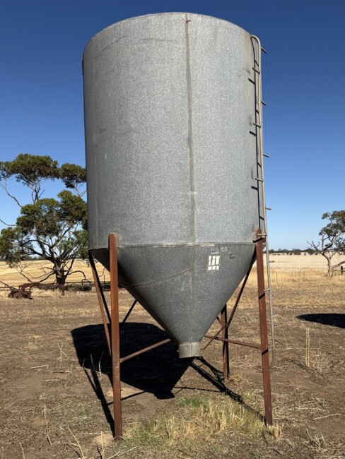 Lot 77 110 bag Maitland Engineering Silo