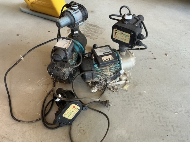 Lot 2 pair if pressure pumps