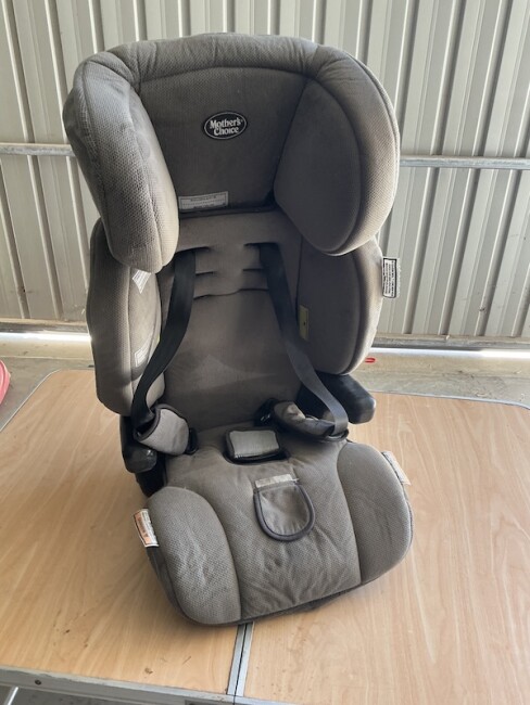 Lot 18 Car seat
