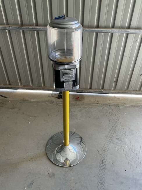 Lot 28 Lollie Dispenser