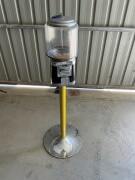 Lot 28 Lollie Dispenser