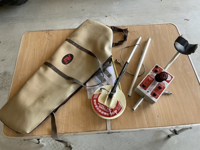 Lot 29 Metal detecter.