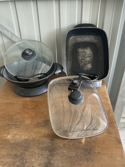 Lot 43 fry pans.