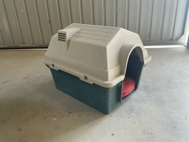 Lot 60 Dog Kennell.
