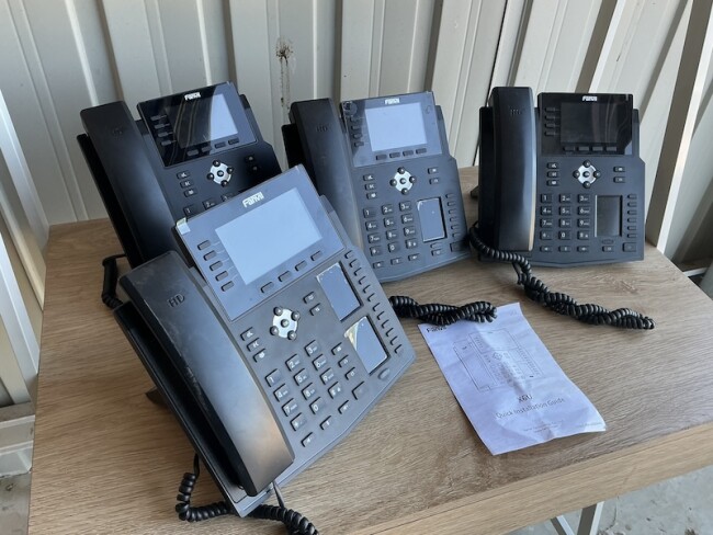 Lot 85 Internet phones