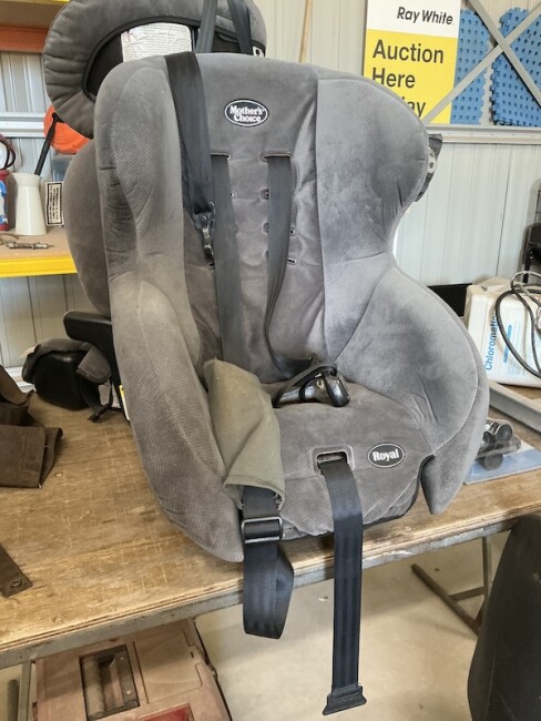 Lot 112 Mothers Chice Car Seat