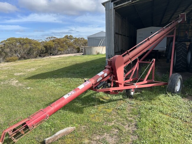 31 ft x 722 Venning auger Honda 390 eng