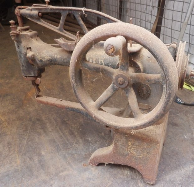 11 Industrial Sewing Machine