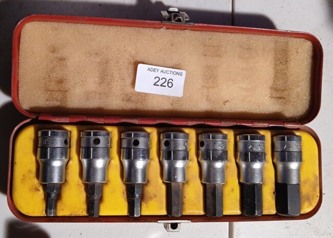 226