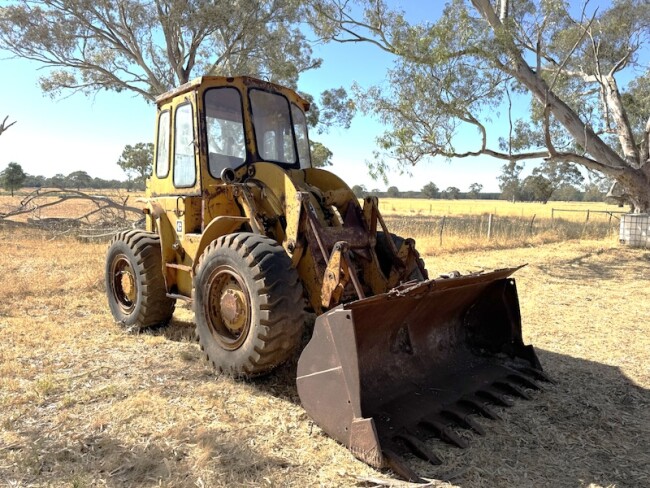 002a Caterpillar 922B rear wheel steer front end loader 1