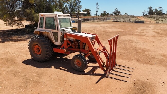004a Case Agri king 970 cab tractor 1