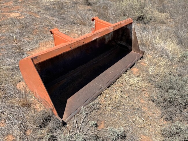 005 Bucket 2 m wide.