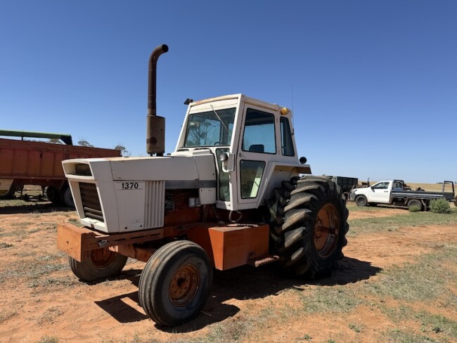 006b Case 1370 cab tractor 2