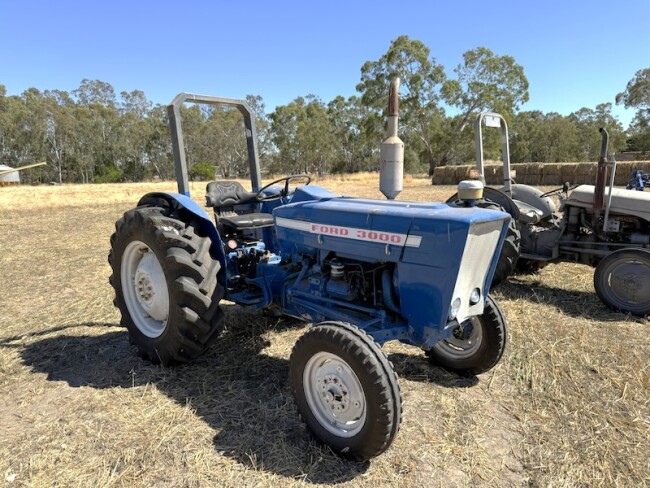 009aFord 3000 tractor 1