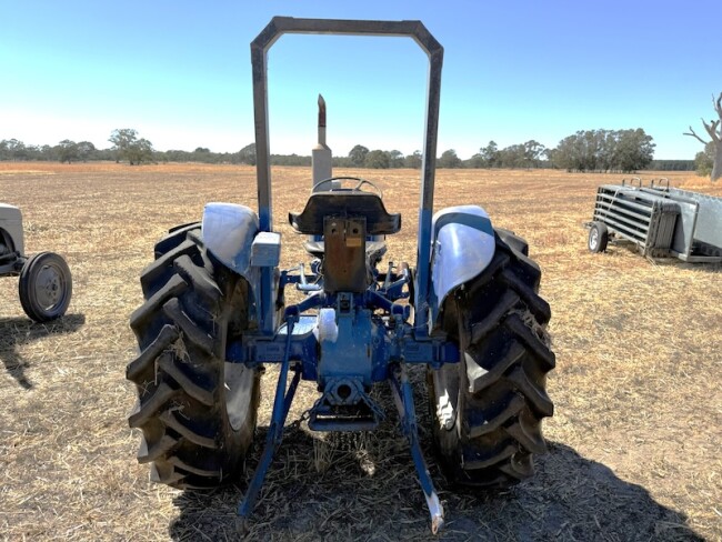 009b Ford 3000 tractor 2