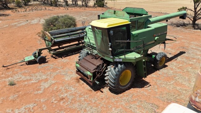 011a John Deere 7720 Hydrostatic header 1