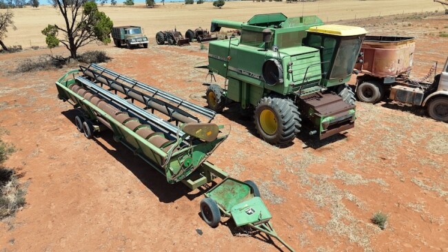 011b John Deere 7720 Hydrostatic header 2