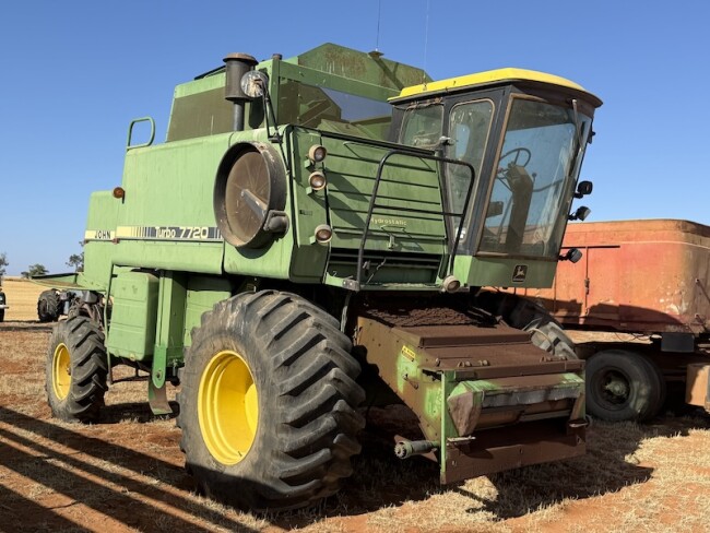 011c John Deere 7720 Hydrostatic header 3