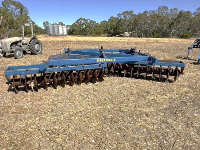 014c Grizzly 40S offset disc plough 3