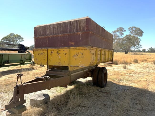 034a Steel grain bin on heavy duty trailer 1