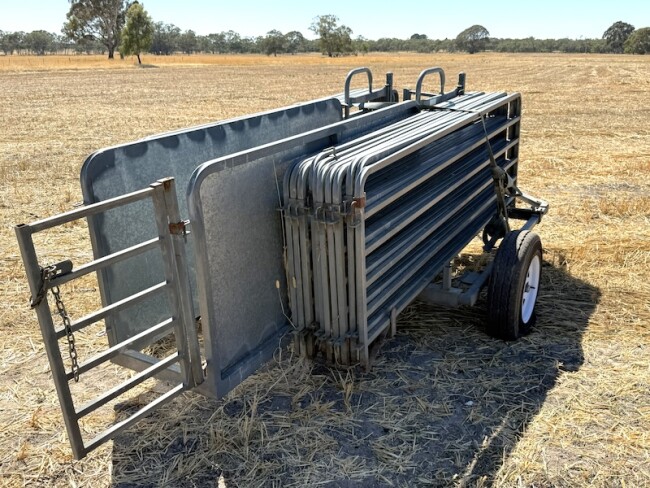 048 Arrowquip mobile 24 panel portable sheep yards