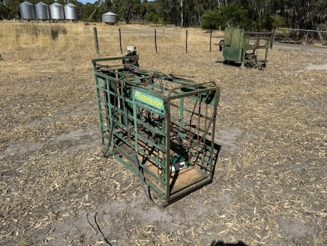 049a Rudweigh sheep crate and scales 1