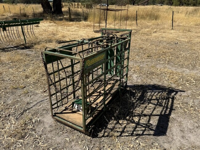 049b Rudweigh sheep crate and scales 2 