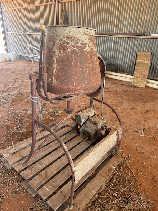 121 Cement mixer petrol motor