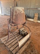 121 Cement mixer petrol motor