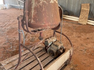 121 Cement mixer petrol motor