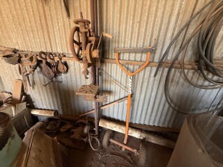 142 Vintage DAWN Manufacturing pedestal drill