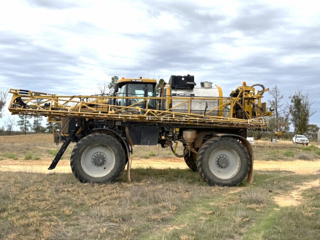 005b 15 RoGator 1300B self propelled sprayer 10