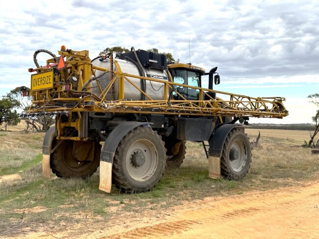 005d 16 RoGator 1300B self propelled sprayer 13