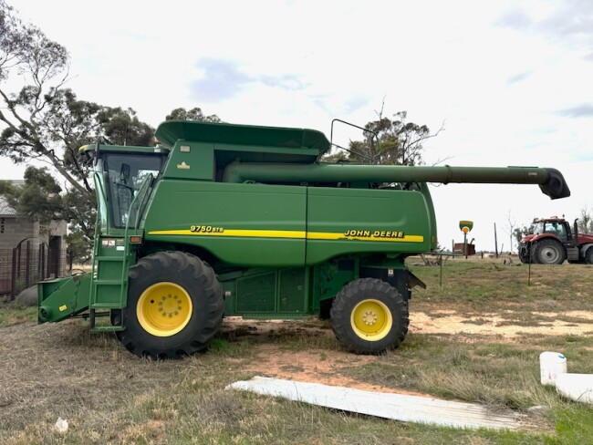 012c 35 John Deere 0750 STS header 5