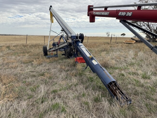 017a 50 Grainline 60 x 10 hydraulic and electric drive auger 4