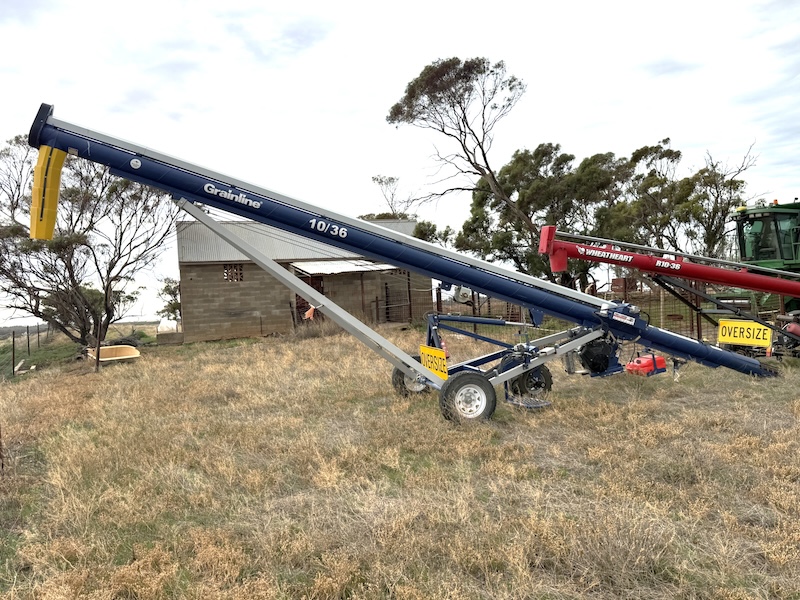 017b 51 Grainline 36 x 10 hydraulic and electric drive auger 3